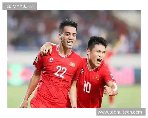 越南足球明星化身搞笑角色拍摄伪装视频引发网友热议 越南足球明星化身搞笑角色拍摄伪装视频引发网友热议