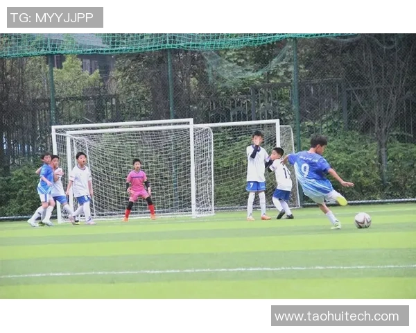 班级足球明星的成长故事与拼搏精神分享 班级足球明星的成长故事与拼搏精神分享